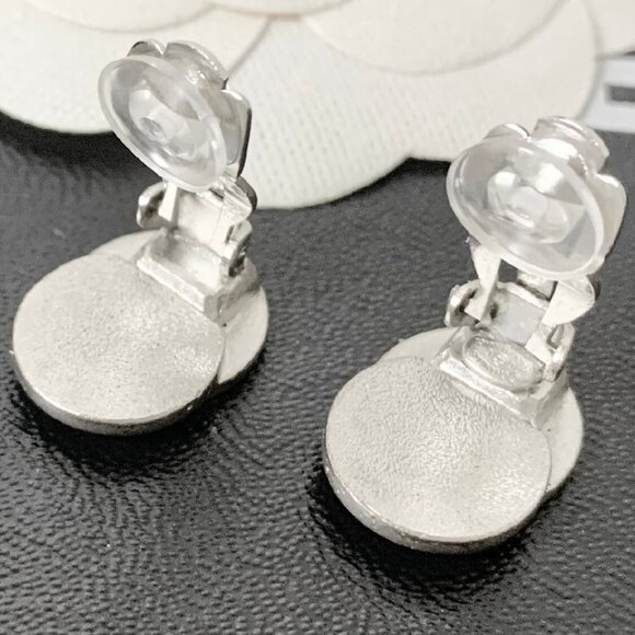 CHANEL CC Logos Double Round Clip-On Earrings Silver Tone Auth #7827 - Picture 4 of 4